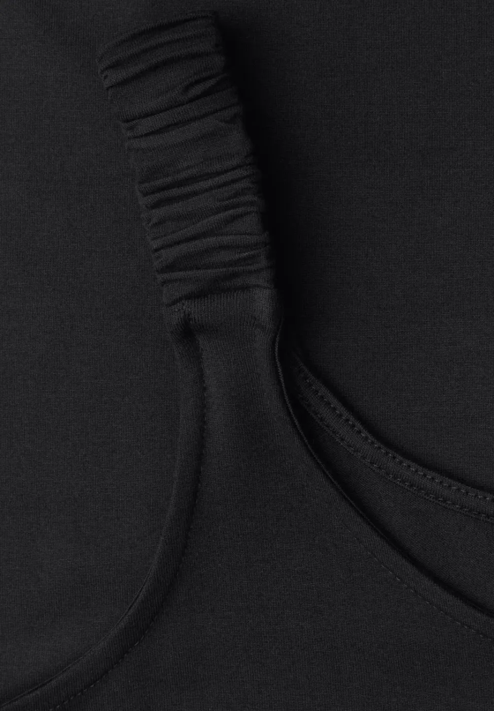 Knielanges Kleid mit gerafften Trägern