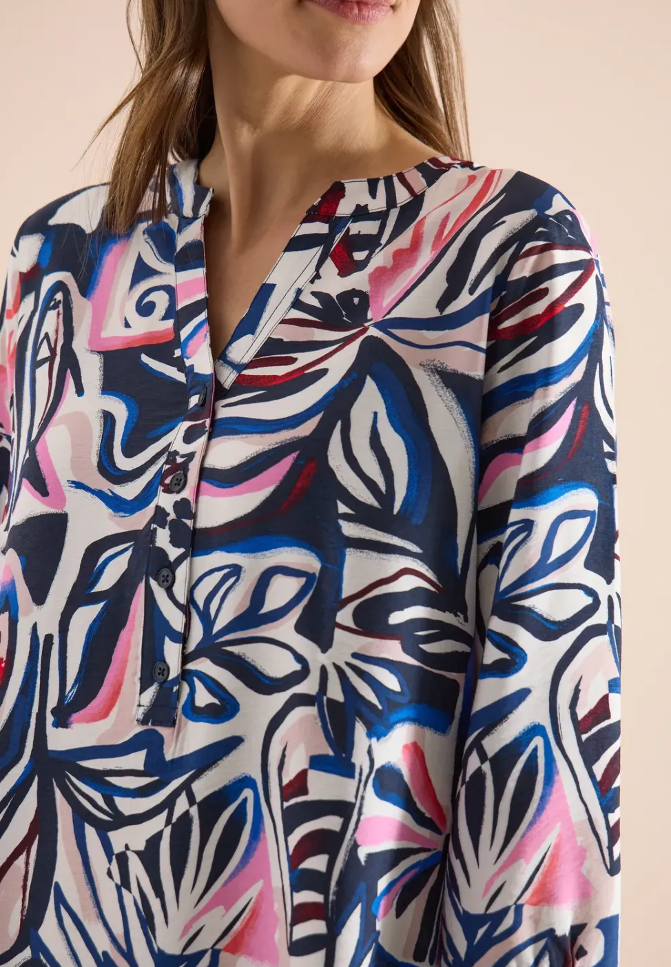 Knielanges Kleid mit grafischem Muster