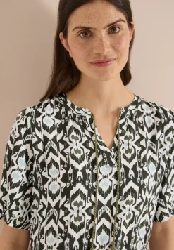 Knielanges Kleid mit grafischem Muster