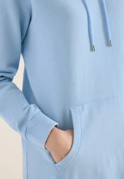 Knielanges Kleid mit Kapuze