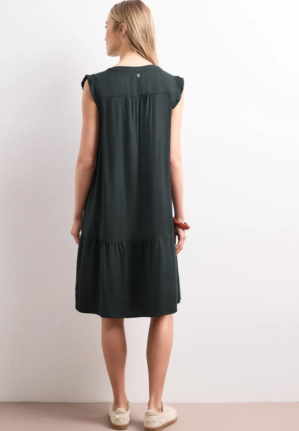 Knielanges Kleid mit Knopfleiste