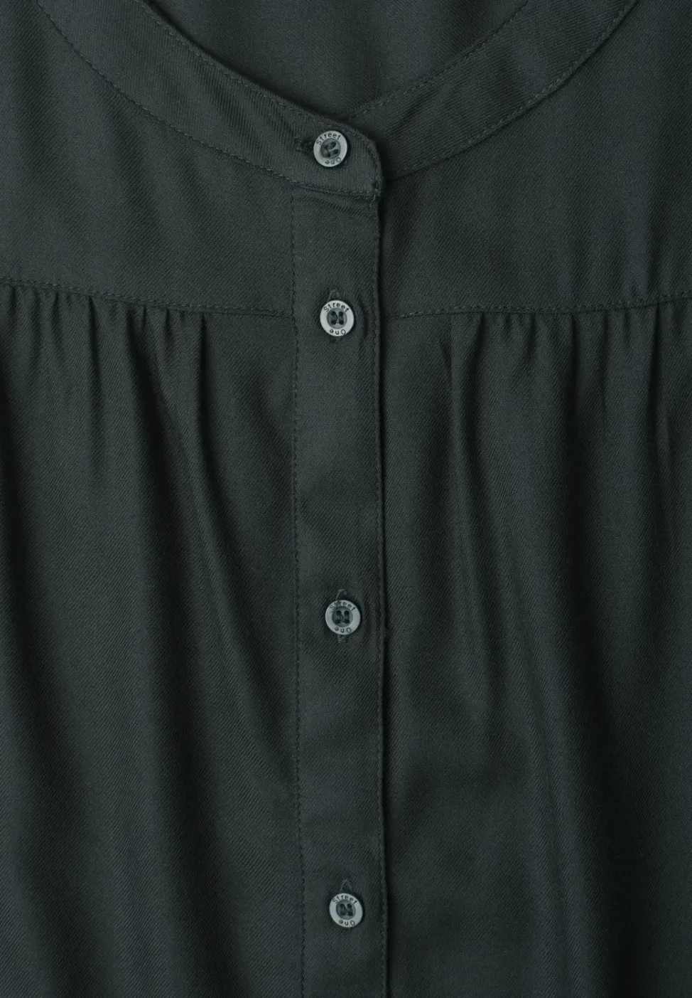 Knielanges Kleid mit Knopfleiste