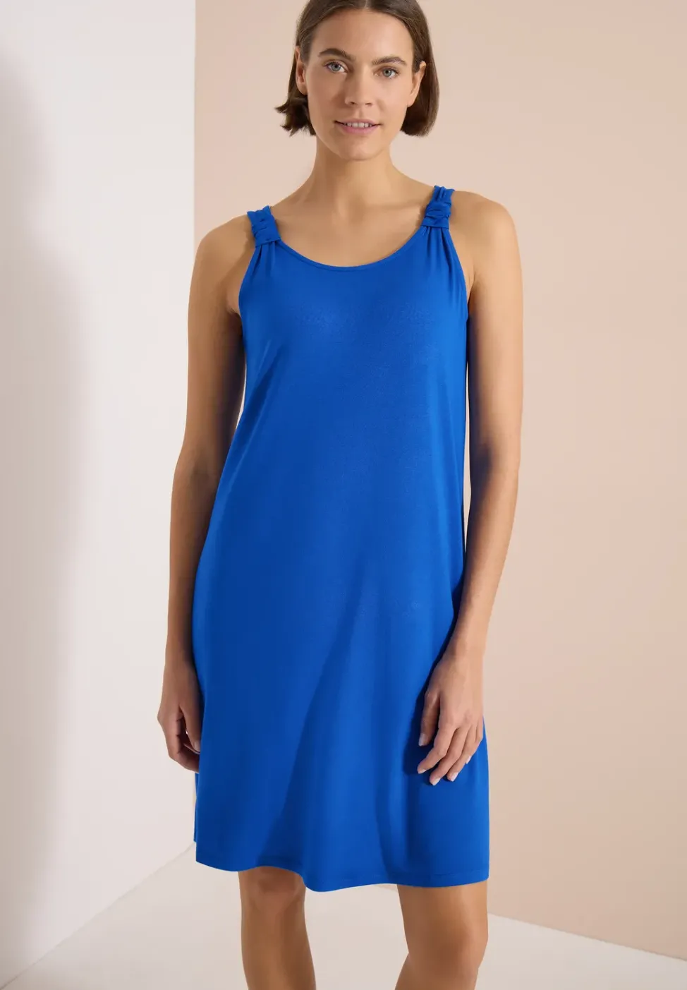 Knielanges Kleid mit Knotendetail