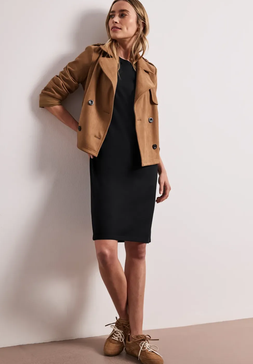 Knielanges Kleid mit Raffung
