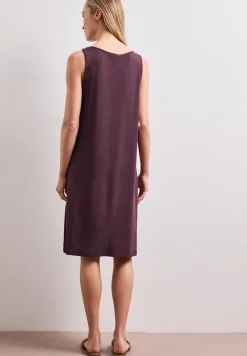 Knielanges Kleid mit Schnallendetail