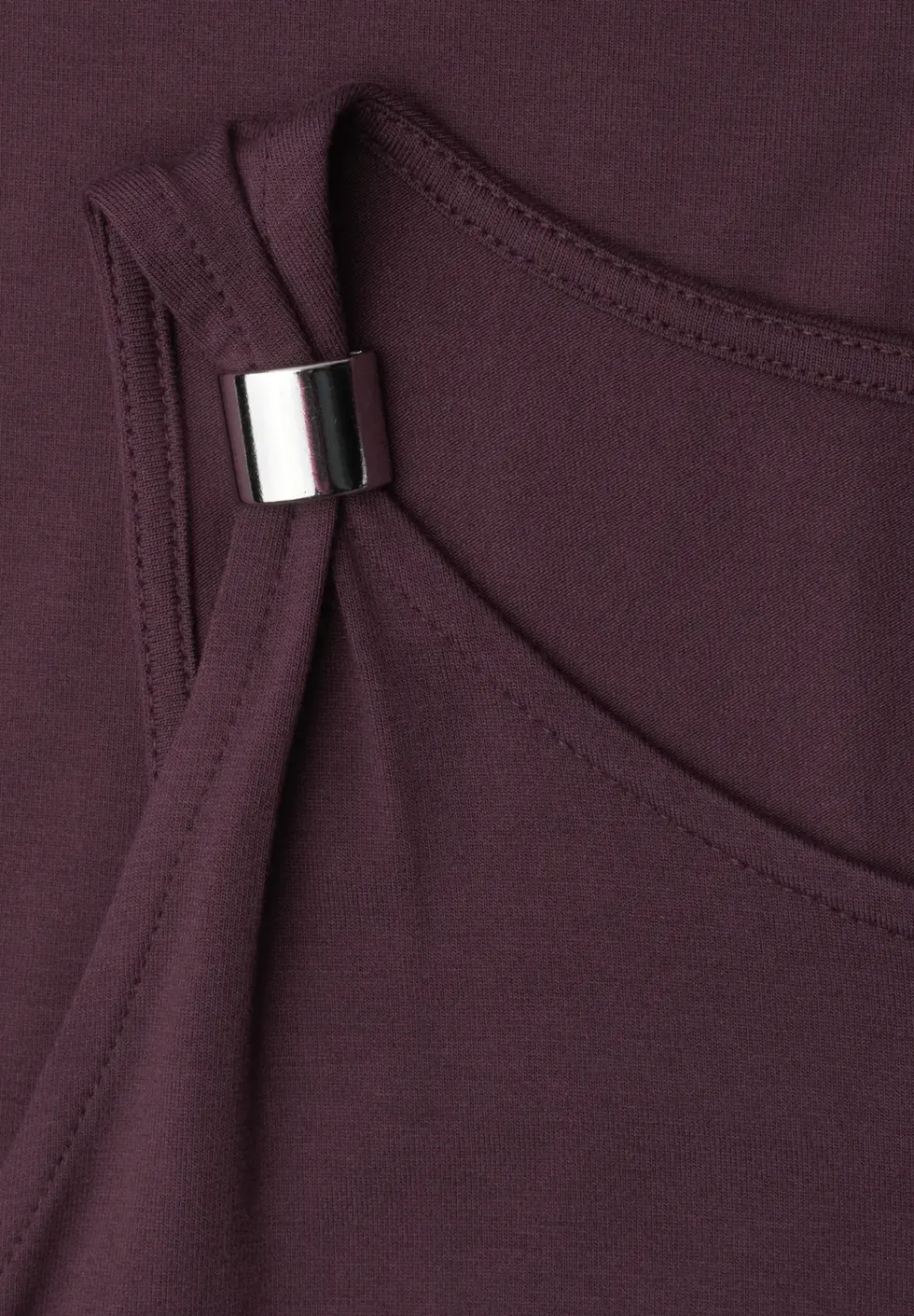 Knielanges Kleid mit Schnallendetail