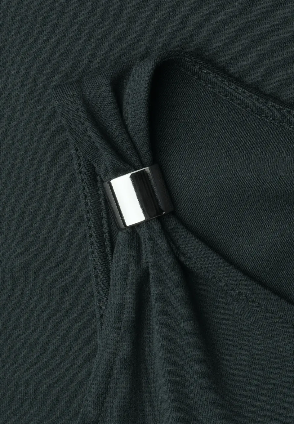 Knielanges Kleid mit Schnallendetail