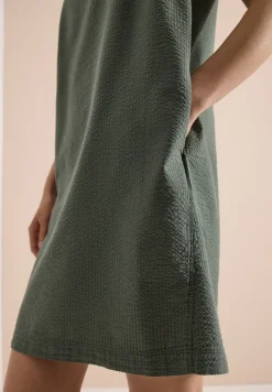 Knielanges Kleid mit Seersuckerstruktur