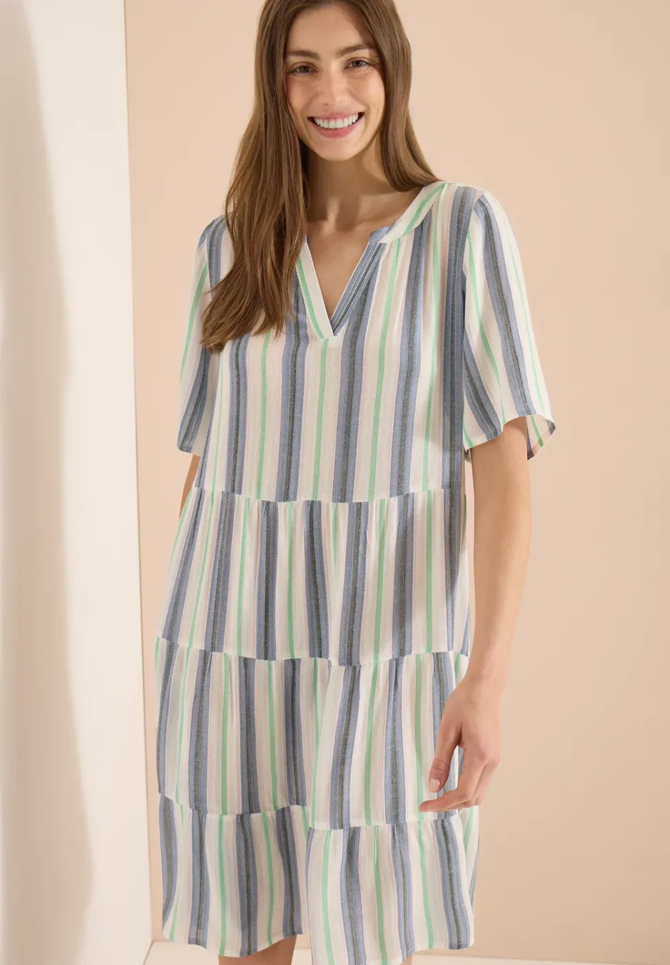 Knielanges Kleid mit Split Neck und Streifen