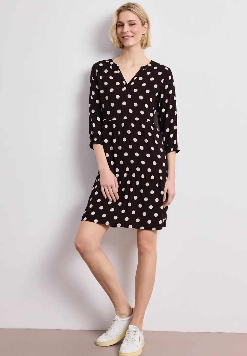Knielanges Kleid mit Split Neck und Print