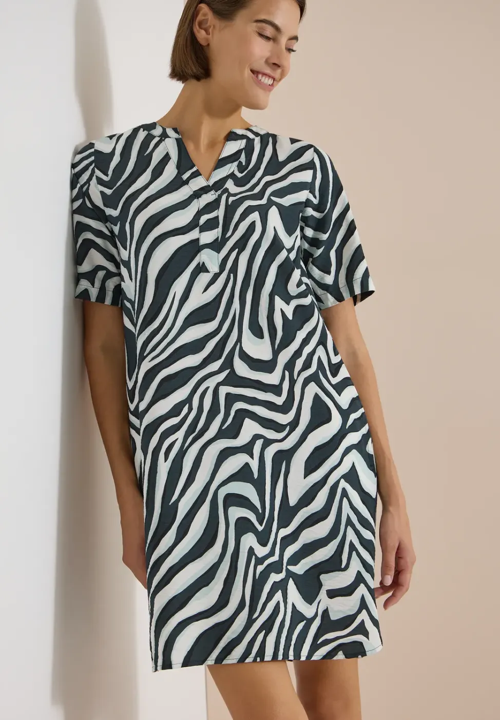 Knielanges Kleid mit Zebraprint