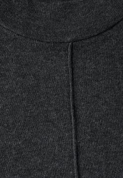 Knielanges Strickkleid