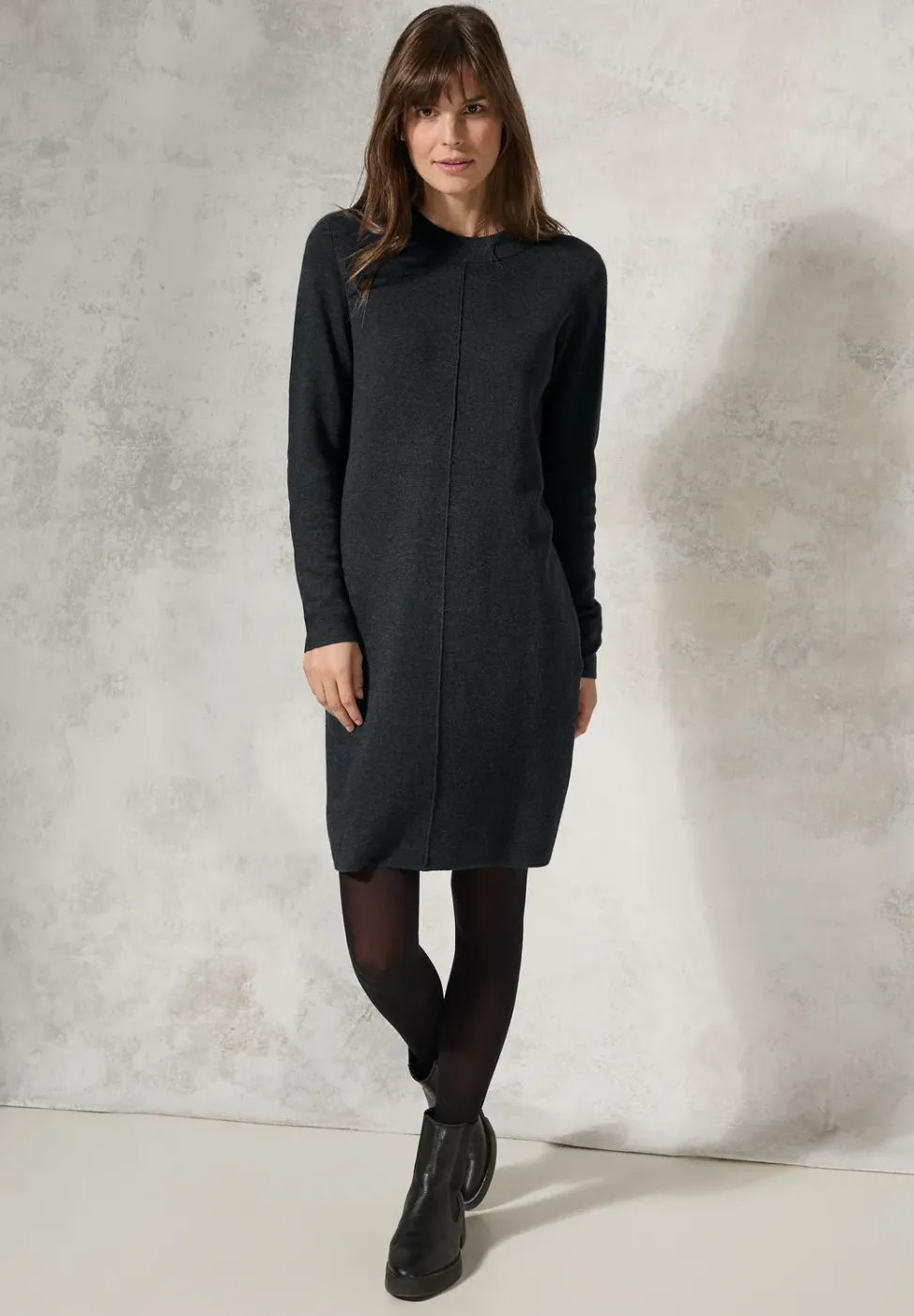 Knielanges Strickkleid