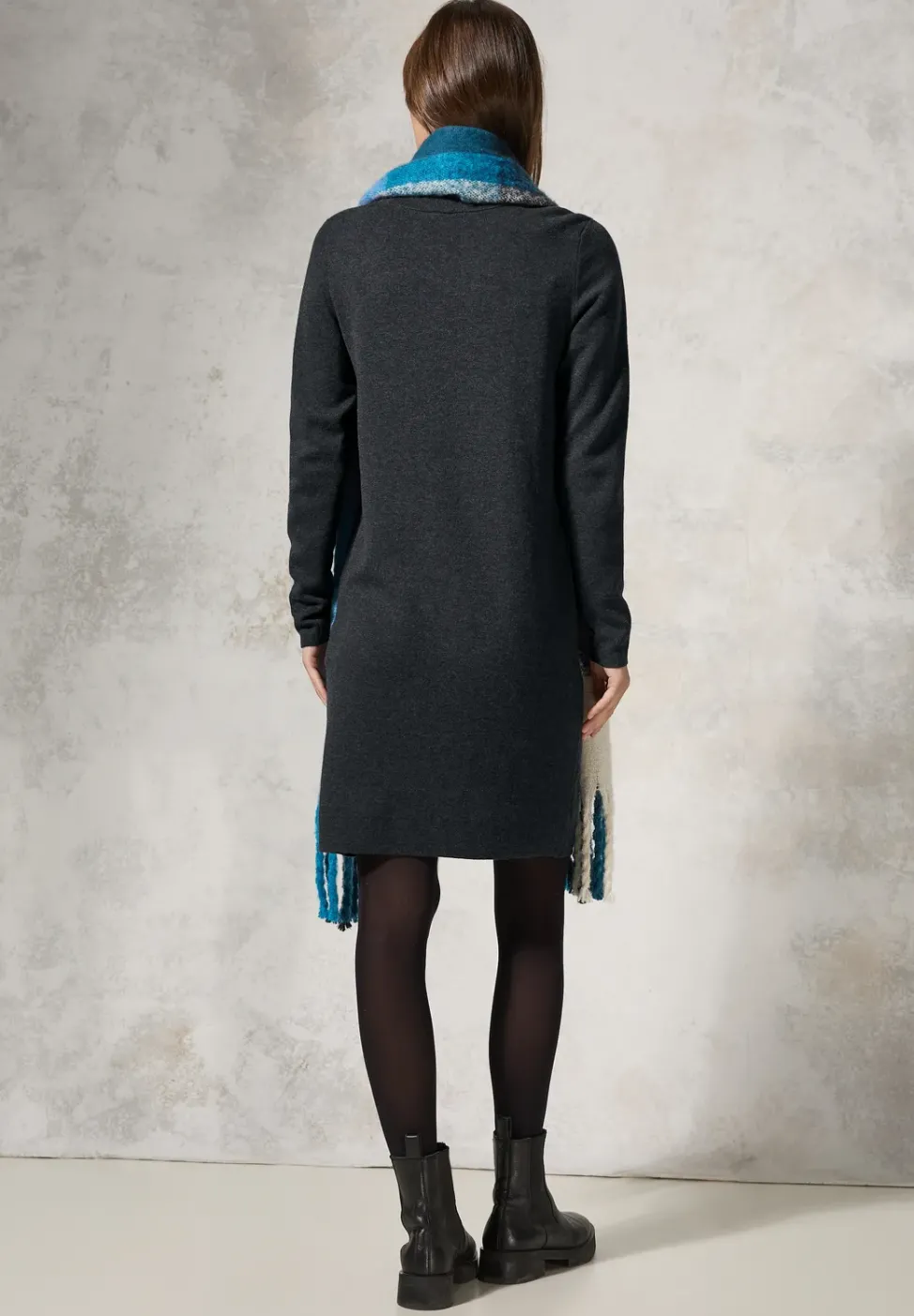 Knielanges Strickkleid