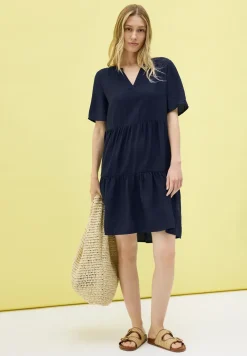 Knielanges Volant-Kleid