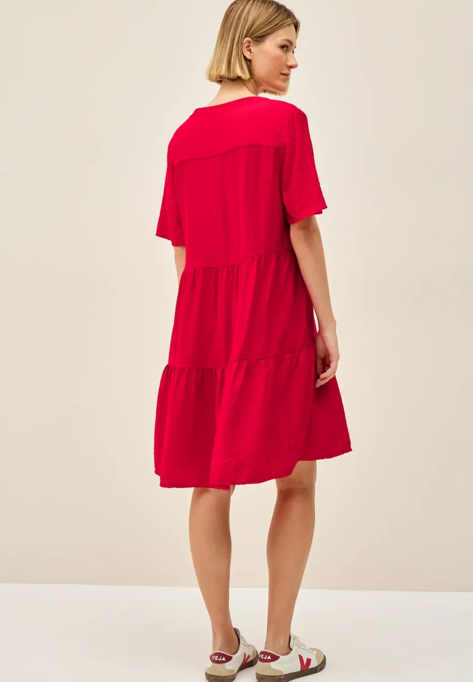 Knielanges Volant-Kleid