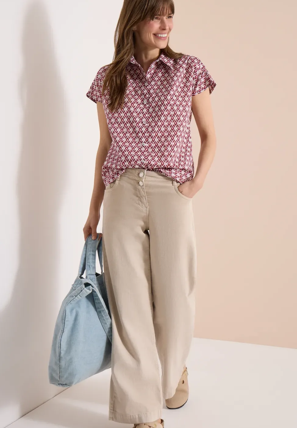 Kurzarm Bluse mit Minimal Print