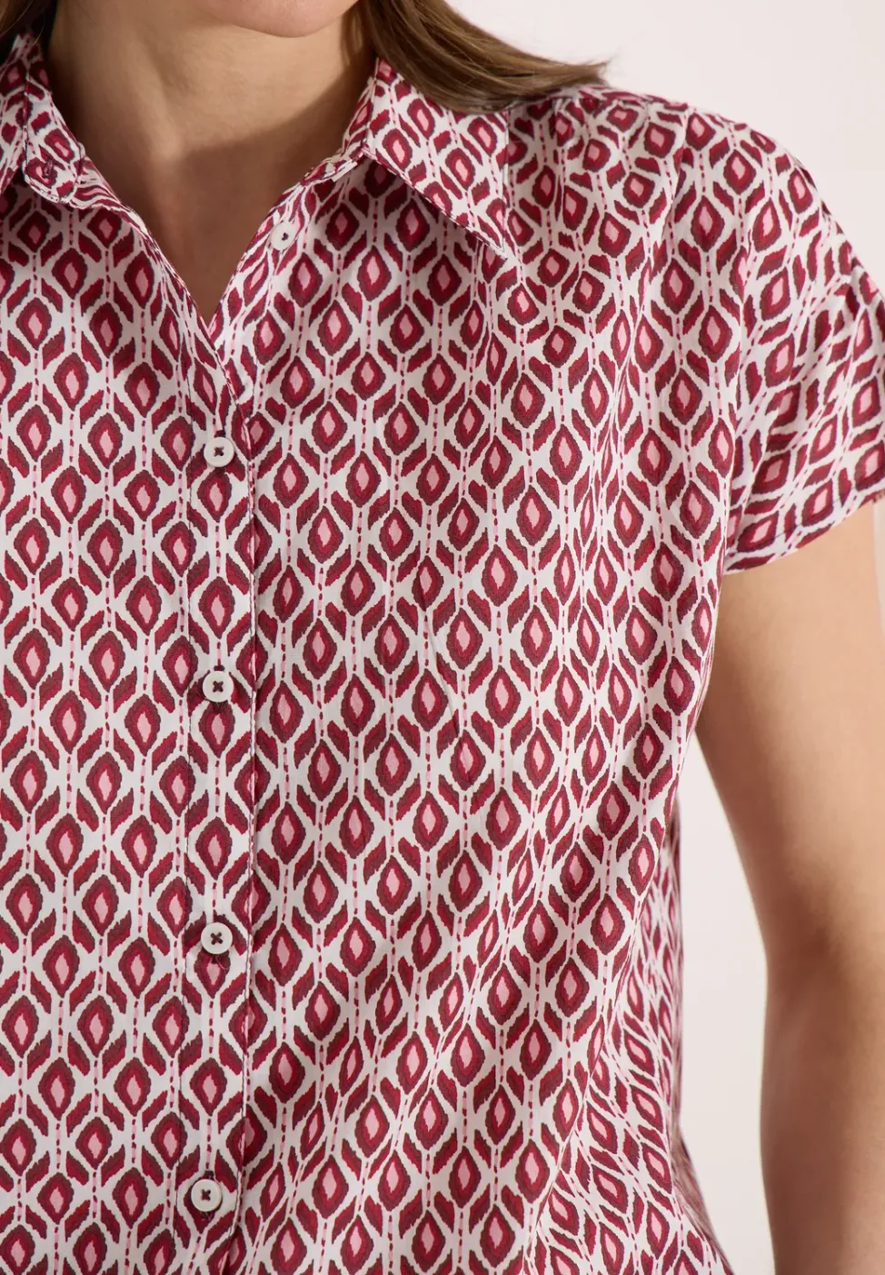 Kurzarm Bluse mit Minimal Print