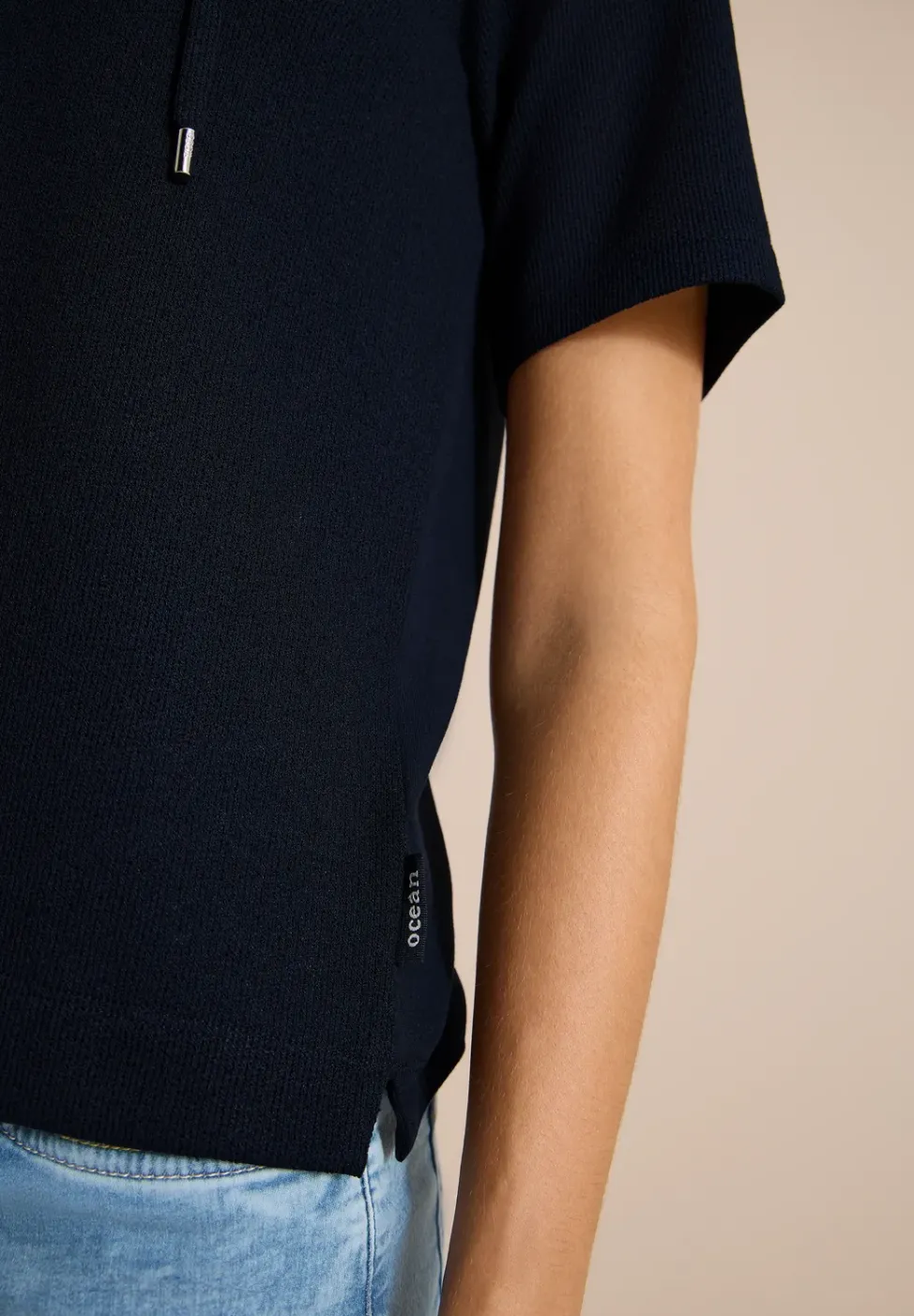 Kurzarm Bluse mit Split Neck und Bändern
