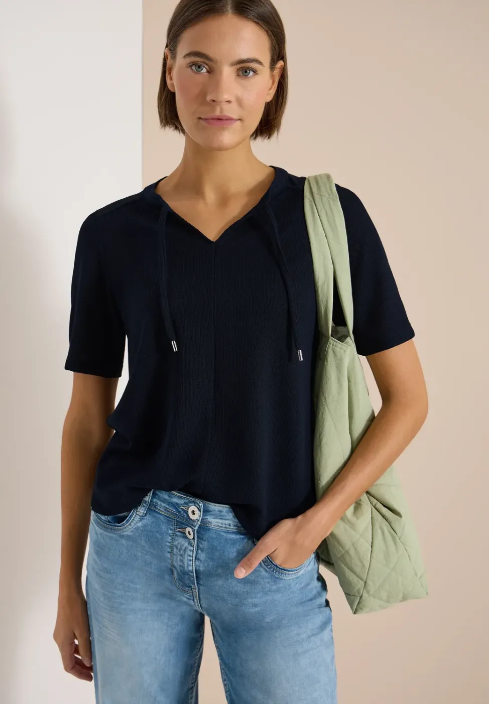 Kurzarm Bluse mit Split Neck und Bändern