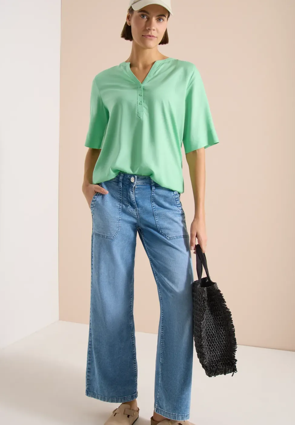 Kurzarm Bluse mit Split Neck