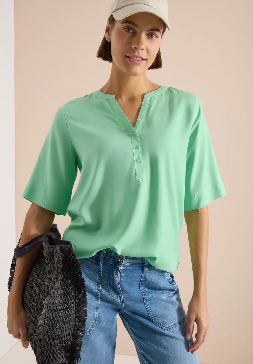 Kurzarm Bluse mit Split Neck