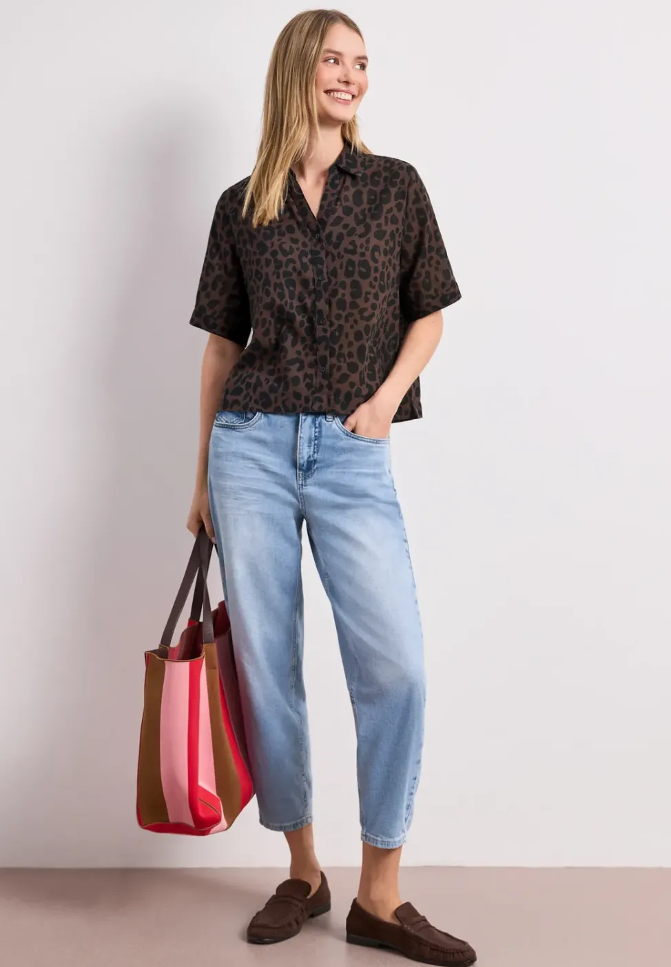 Kurzarm Hemdbluse mit Leo-Muster