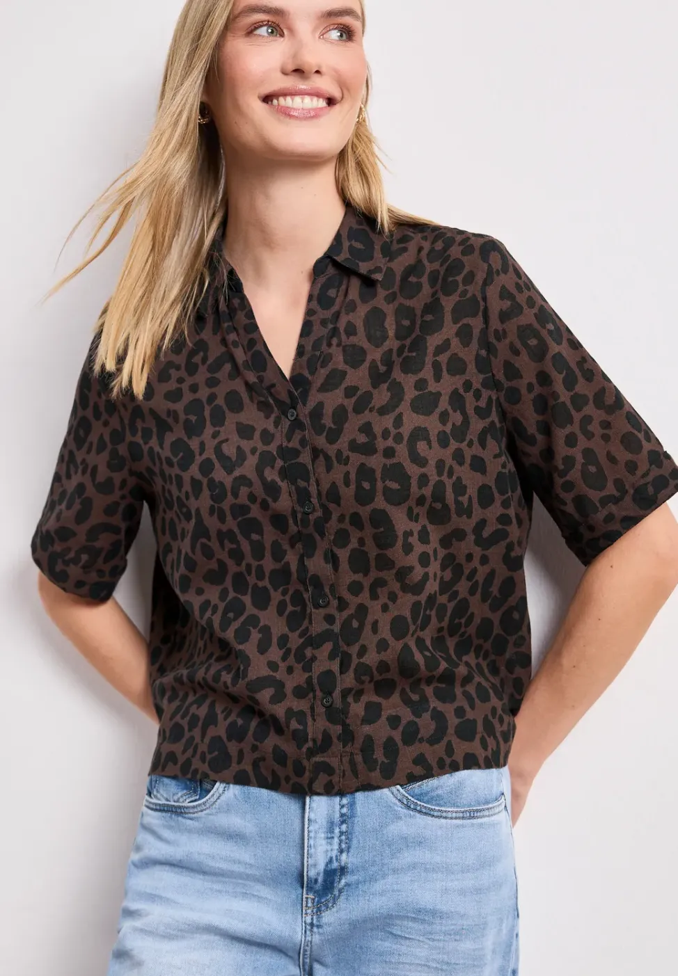 Kurzarm Hemdbluse mit Leo-Muster