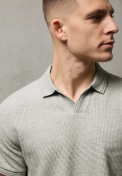 Kurzarm Poloshirt mit feiner Struktur