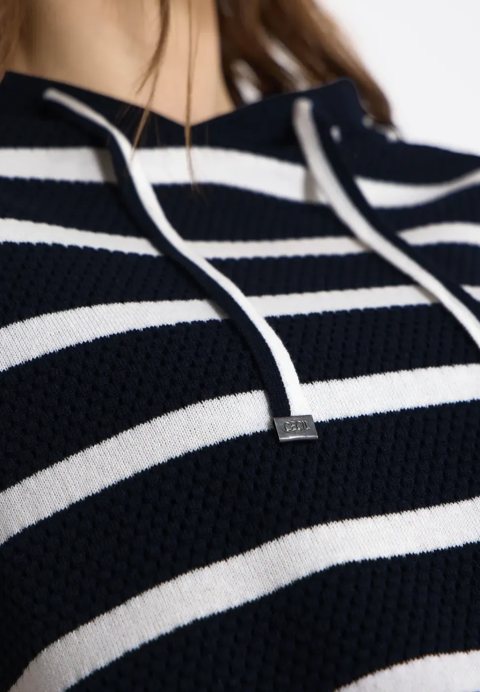 Kurzarm Pullover mit Kapuze