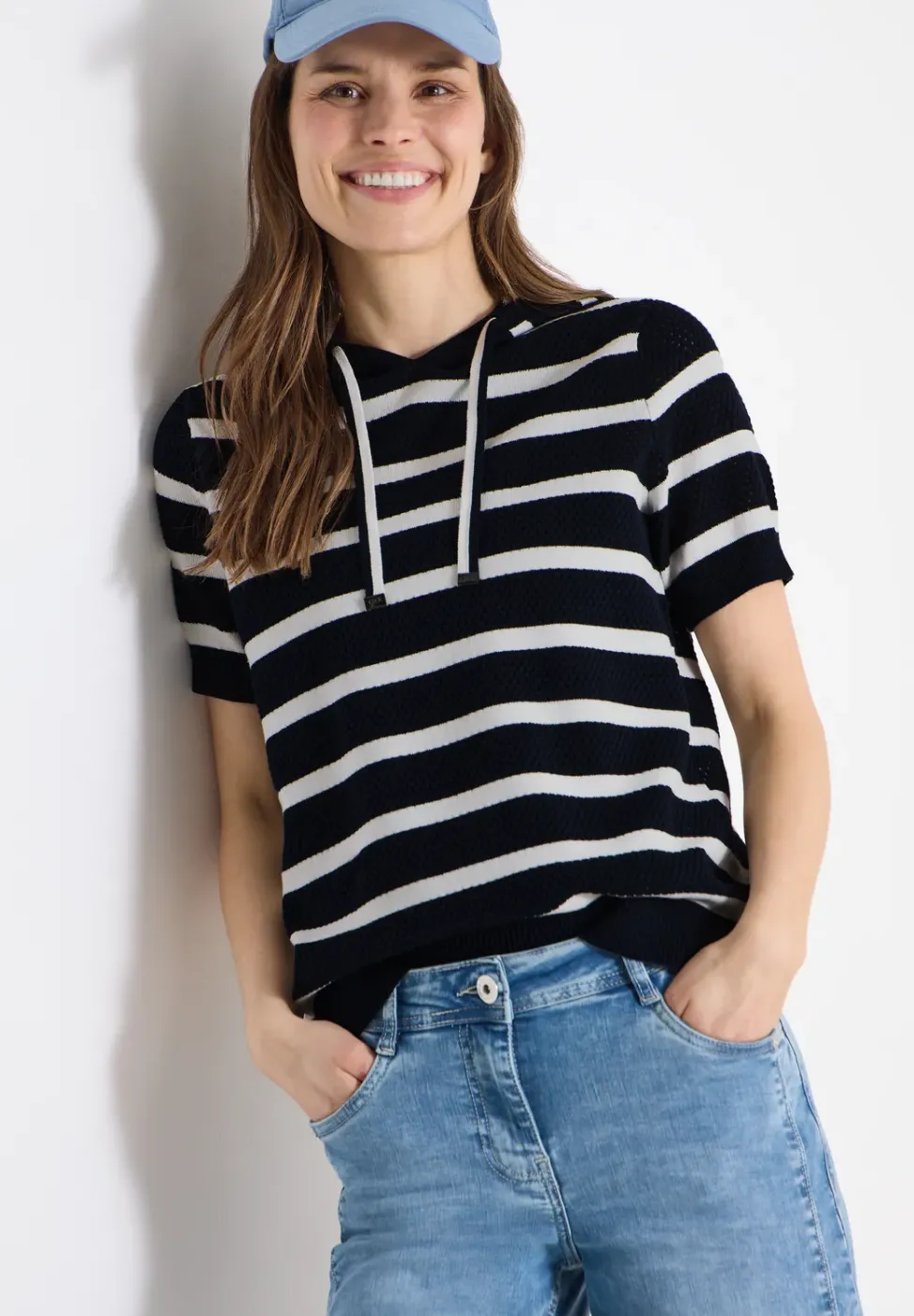 Kurzarm Pullover mit Kapuze