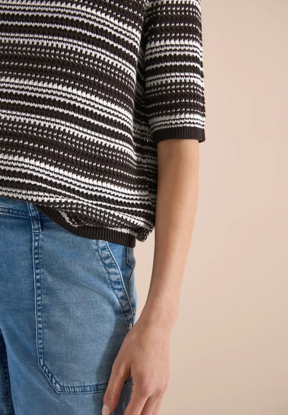 Kurzarm Pullover mit Rundhals und Streifen