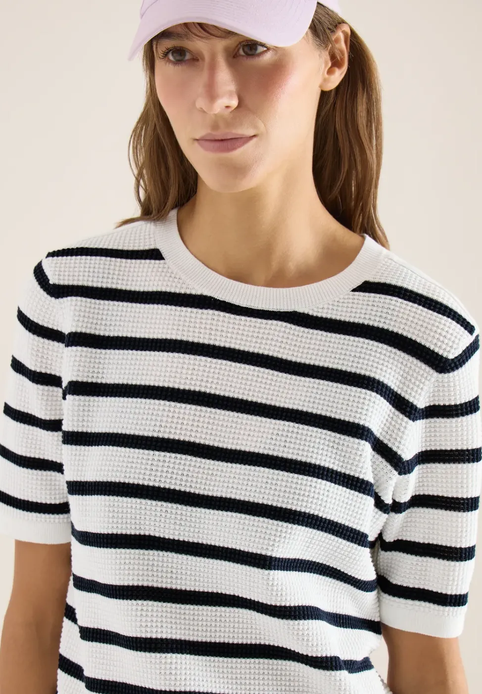 Kurzarm Pullover mit Struktur und Streifen