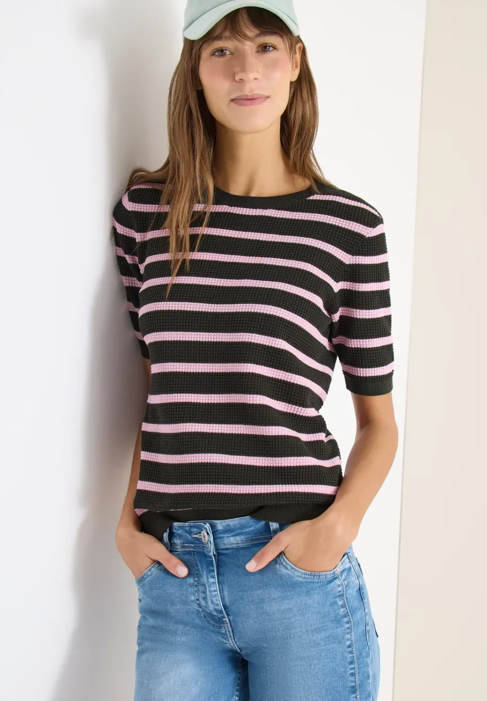 Kurzarm Pullover mit Struktur und Streifen