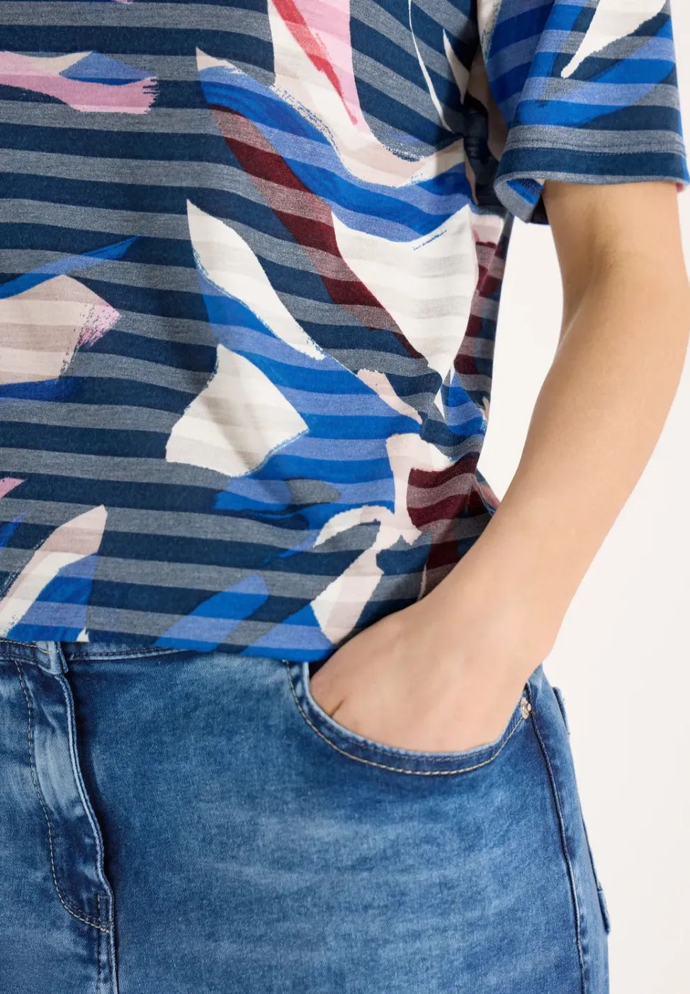 Kurzarm Shirt mit Ausbrennerstreifen