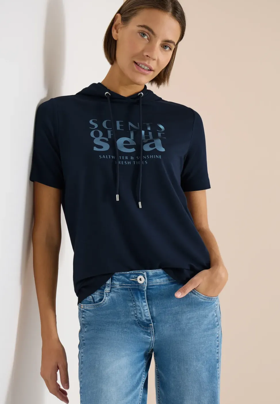 Kurzarm Shirt mit Kapuze und Wording