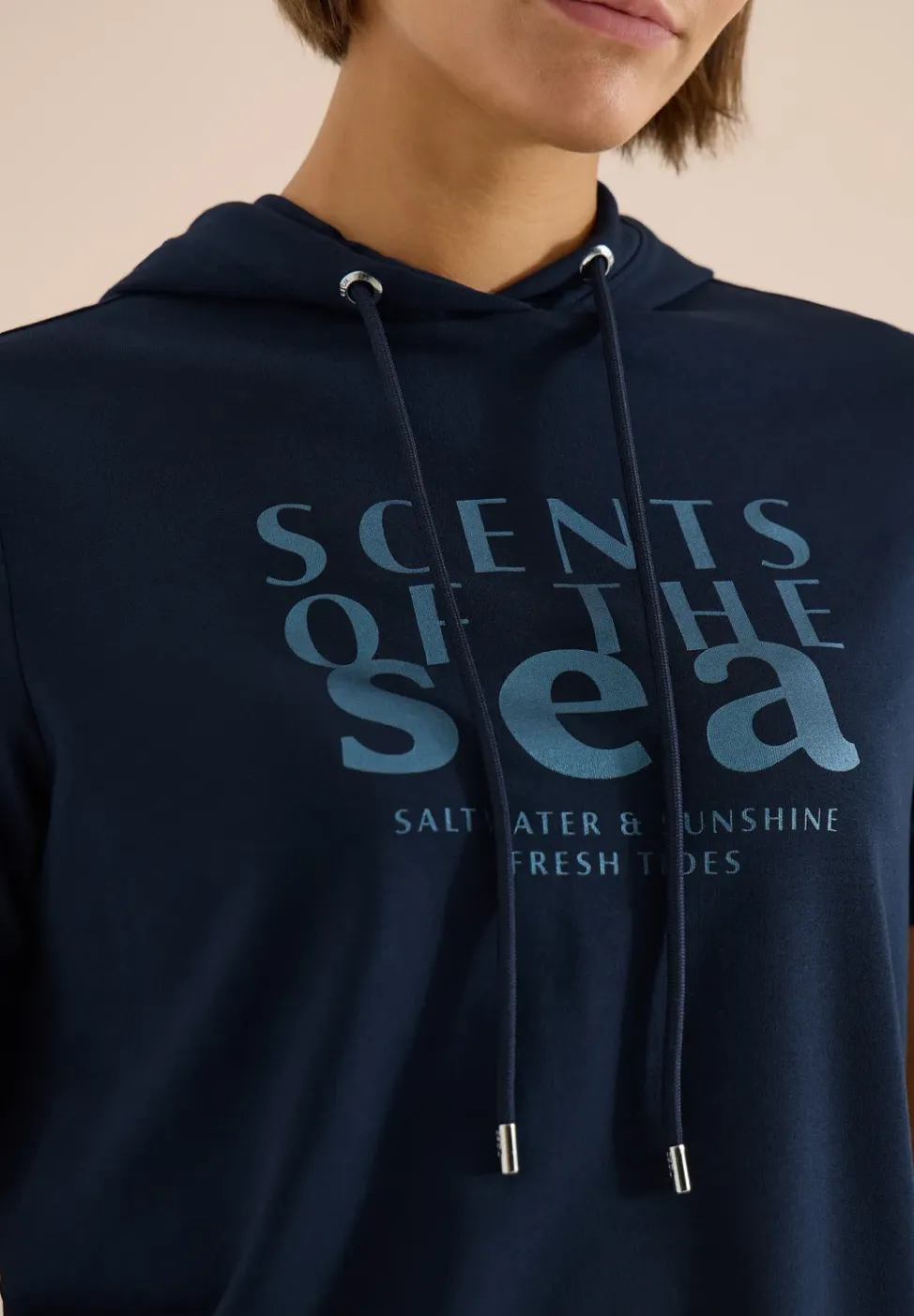 Kurzarm Shirt mit Kapuze und Wording