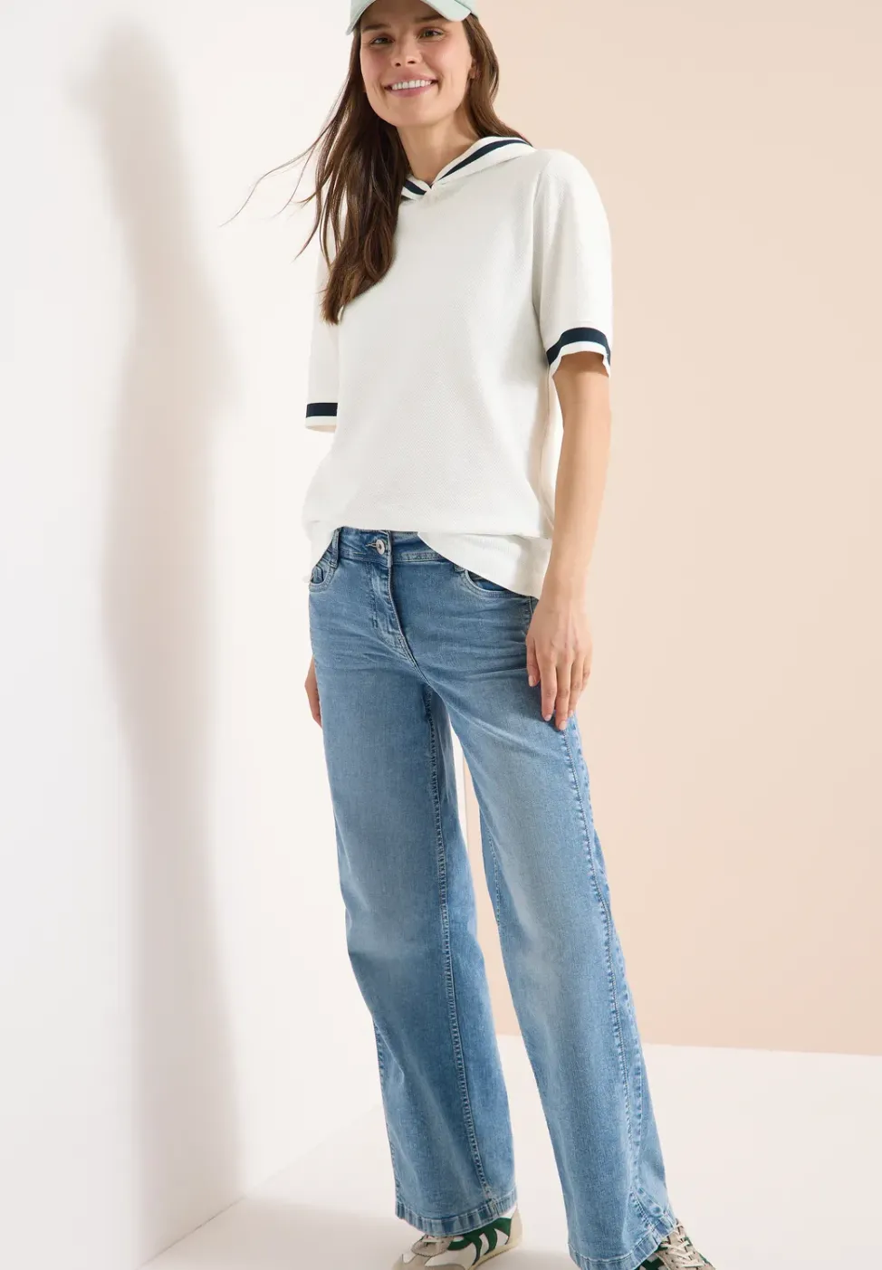 Kurzarm Shirt mit Kapuze und Rippdetails