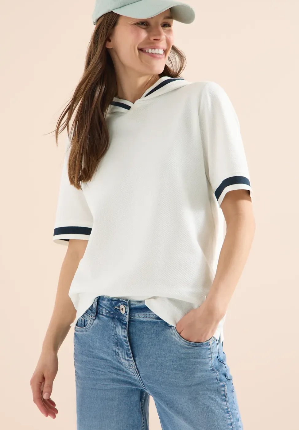 Kurzarm Shirt mit Kapuze und Rippdetails