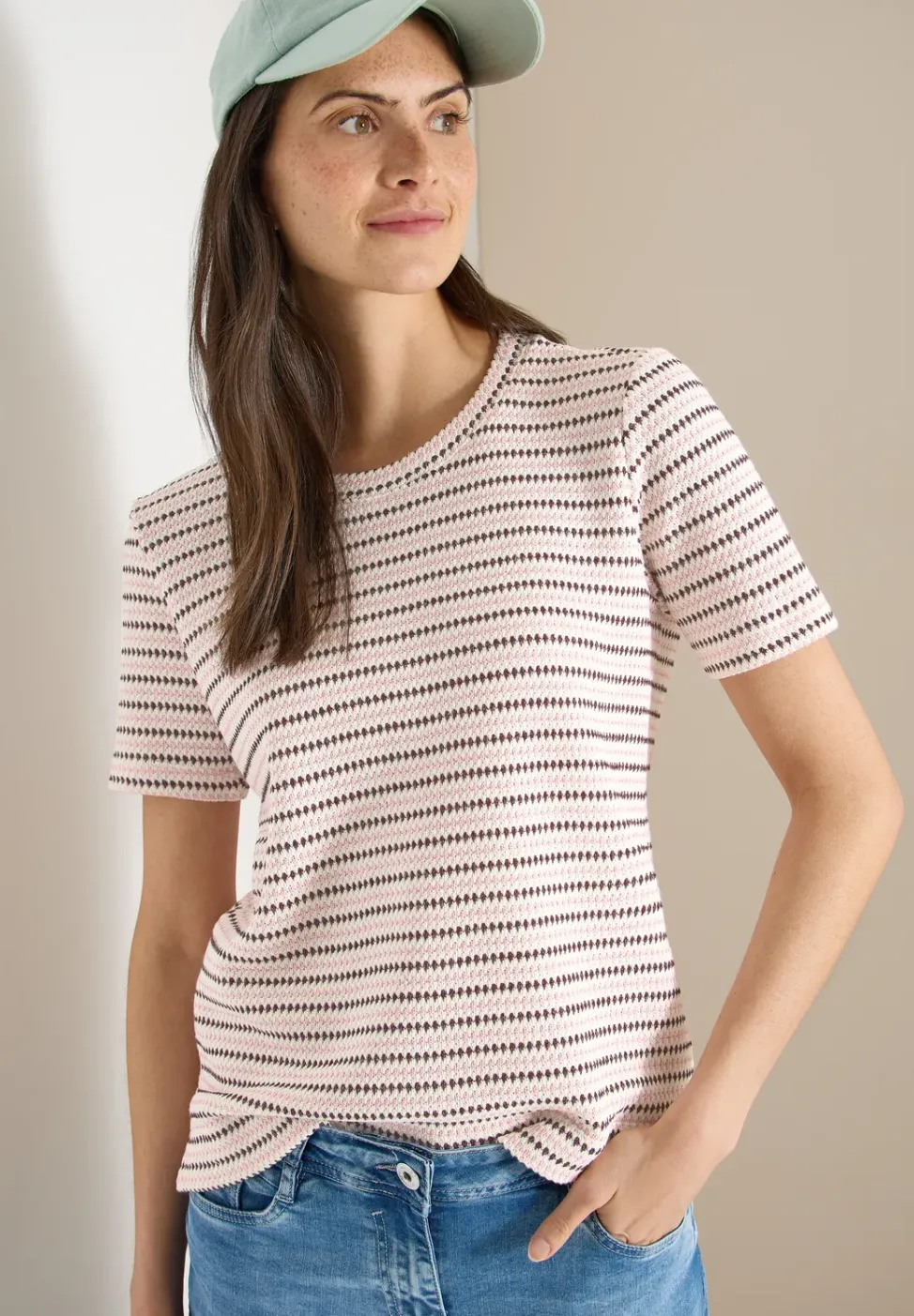 Kurzarm Shirt mit Rundhals und Struktur