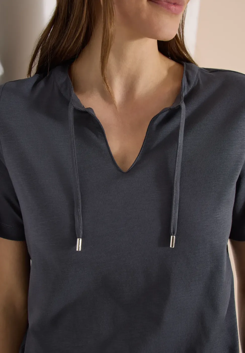 Kurzarm Shirt mit Split Neck