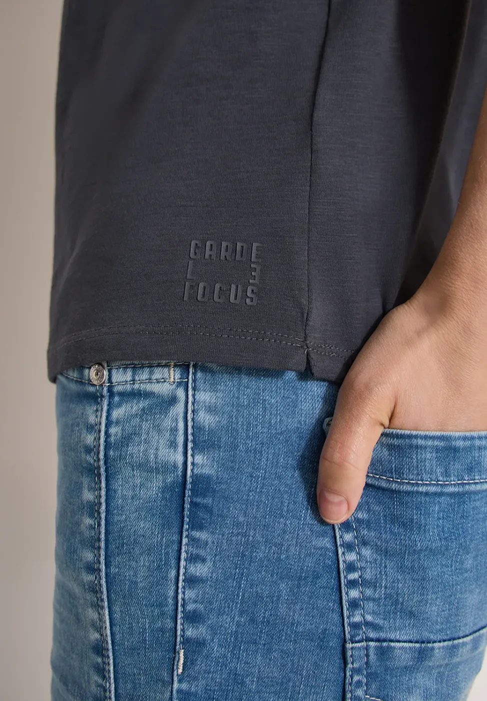 Kurzarm Shirt mit Split Neck