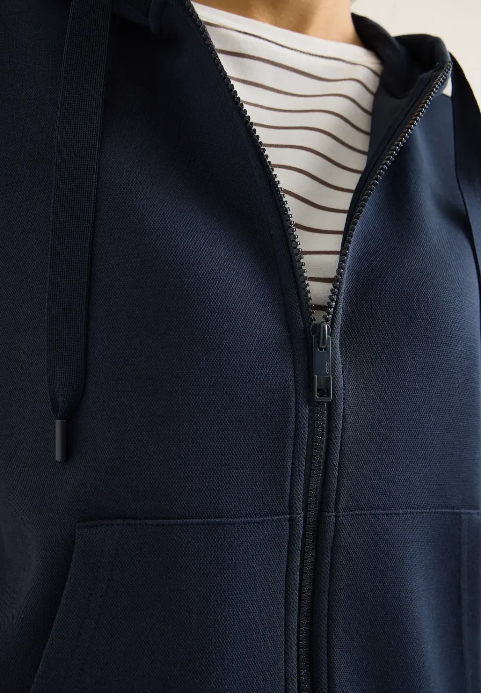 Kurzarm Sweatjacke mit Kapuze