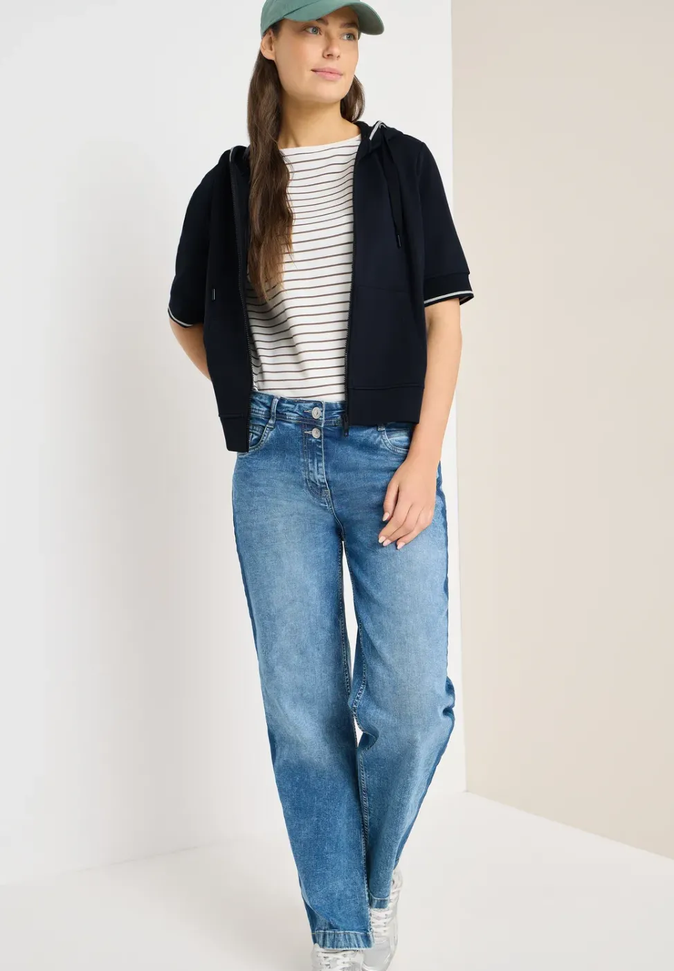 Kurzarm Sweatjacke mit Kapuze