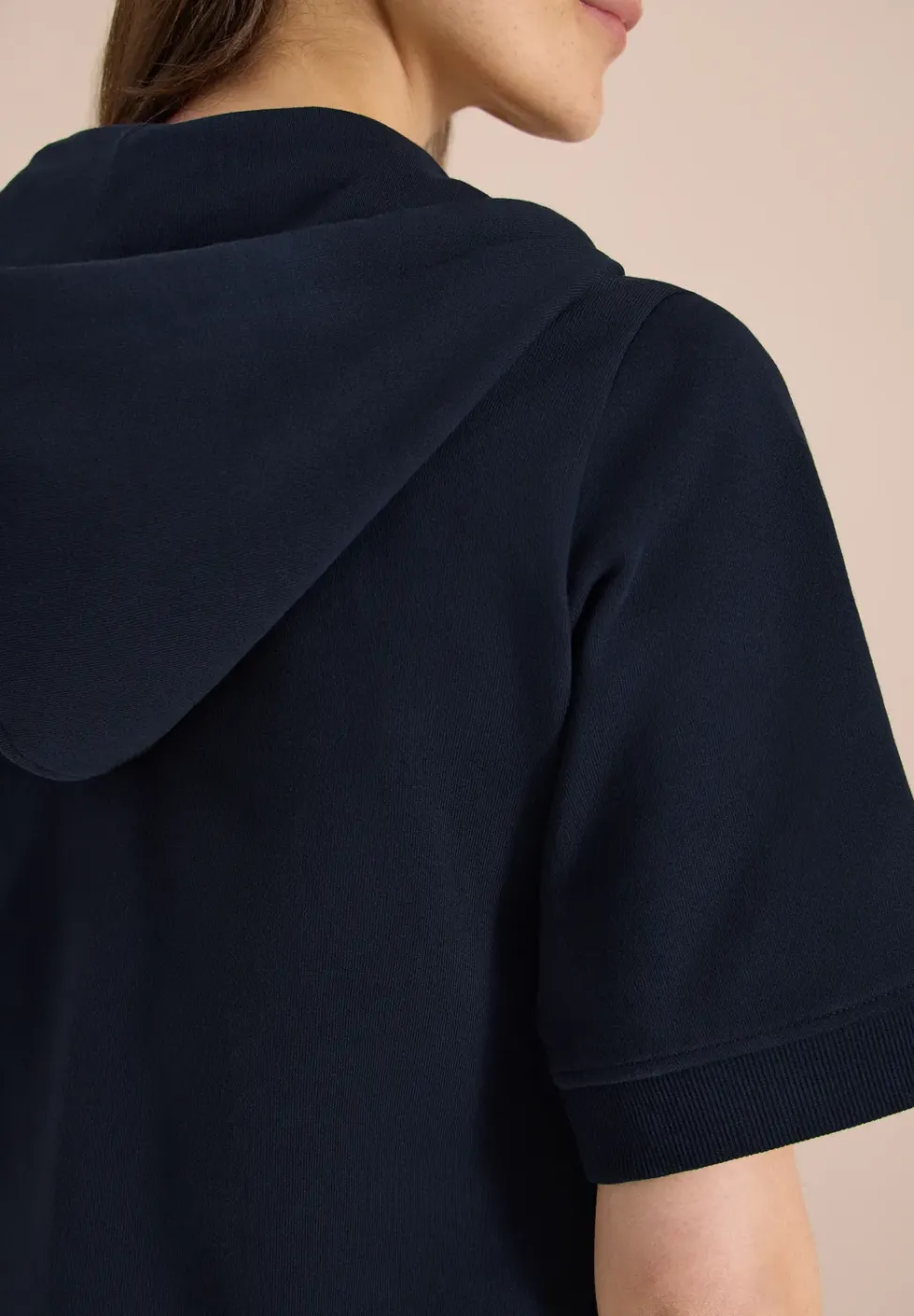 Kurzarm Sweatjacke mit Kapuze