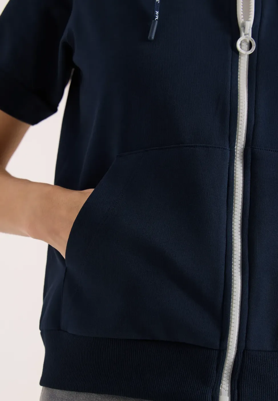 Kurzarm Sweatjacke mit Zipper