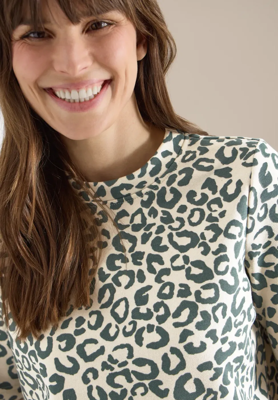 Kurzarm Sweatshirt mit Leo-Print
