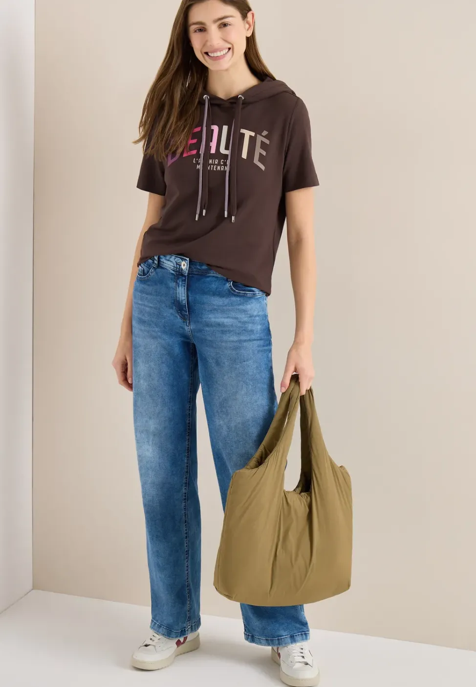 Kurzarm T-Shirt mit Kapuze und Print