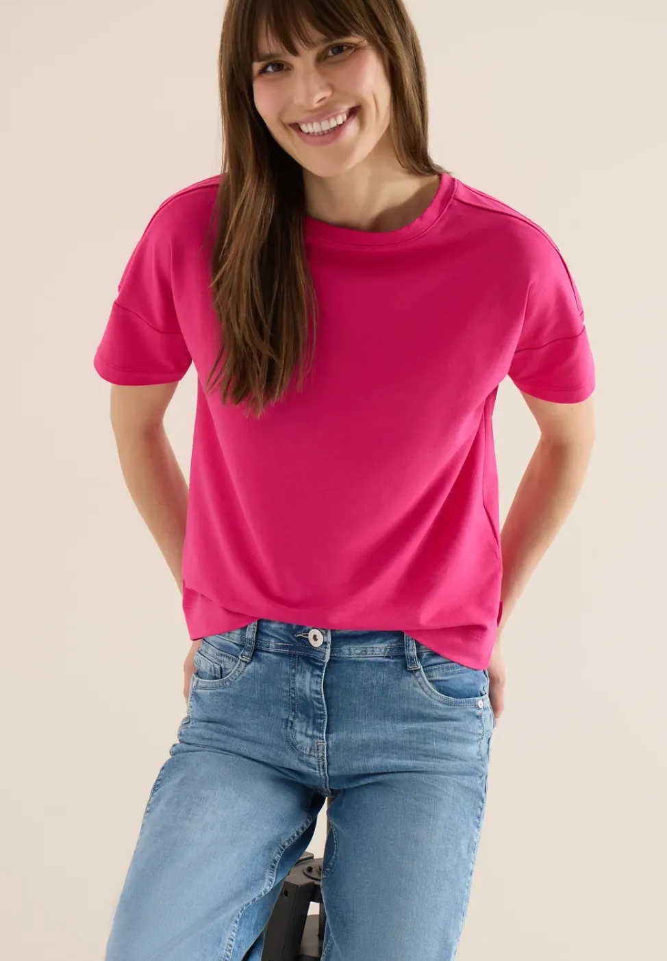 Kurzarm T-Shirt mit Schulterdetail
