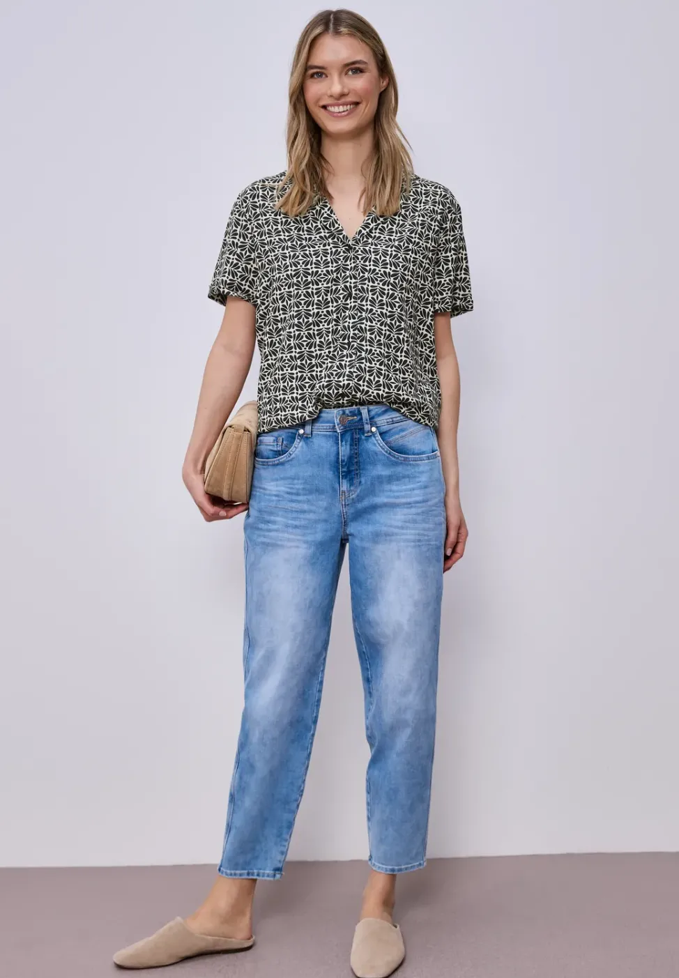 Kurzarm Bluse mit Bowling-Kragen